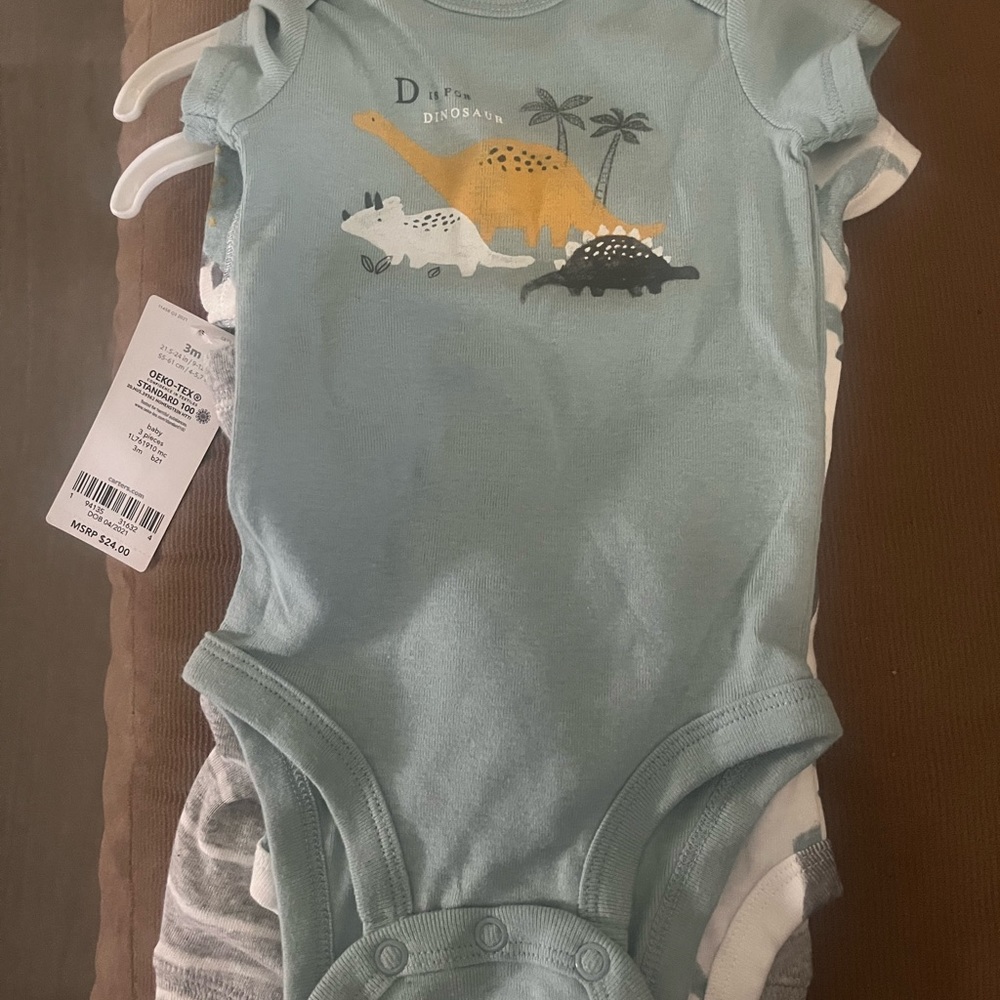 Baby clothes - Picture 2 of 5